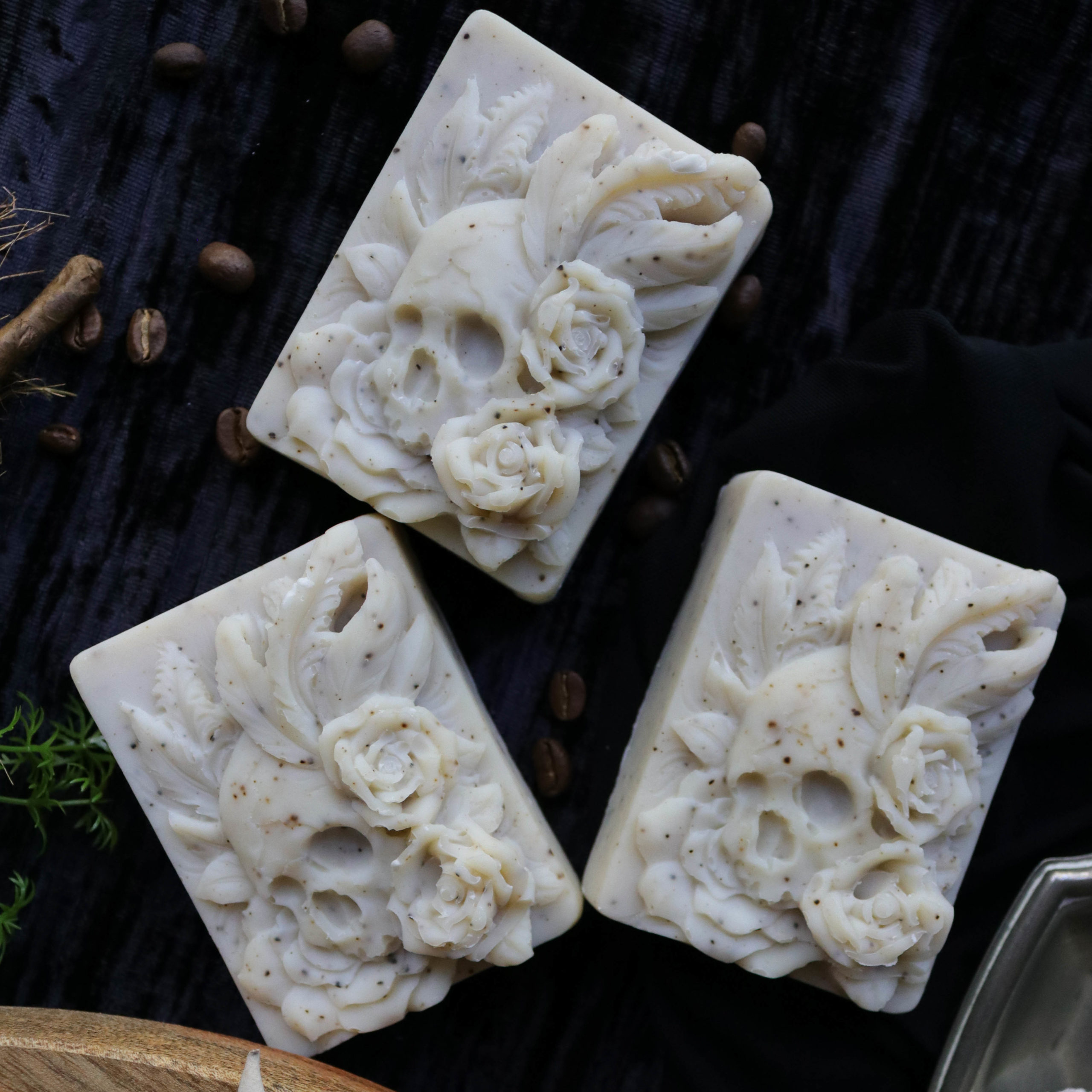 skull-solid-washing-up-soap-goth-unique-gifts